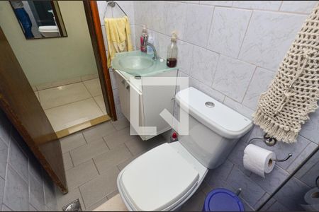 Casa à venda com 267m², 4 quartos e 4 vagasBanheiro social