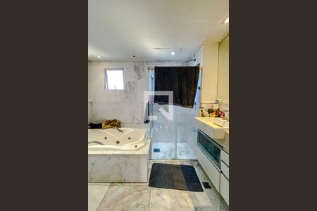 Apartamento para alugar com 168m², 3 quartos e 3 vagasBanheiro da Suíte 2