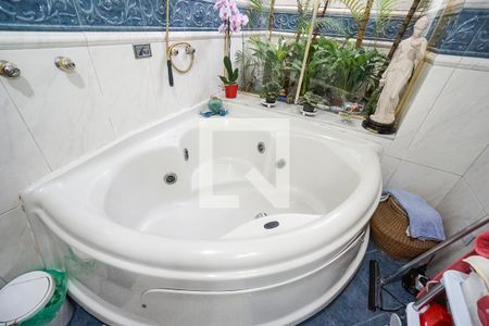 Casa à venda com 230m², 2 quartos e 2 vagasBanheira