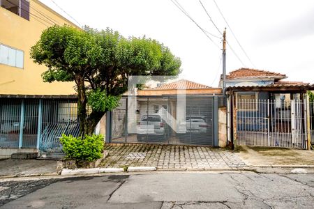 Casa à venda com 230m², 2 quartos e 2 vagasFachada