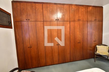 Casa à venda com 500m², 5 quartos e 4 vagasQuarto 4 - Suíte Armários