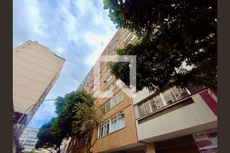 Apartamento para alugar com 42m², 1 quarto e sem vagaFachada com cartaz QA