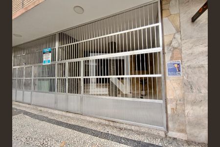 Apartamento para alugar com 42m², 1 quarto e sem vagaFachada com cartaz QA