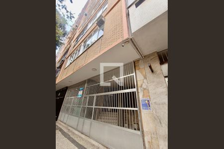 Apartamento para alugar com 42m², 1 quarto e sem vagaFachada com cartaz QA