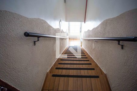 Apartamento à venda com 111m², 3 quartos e sem vaga Apartamento à venda com 111m², 3 quartos e sem vagaEscada