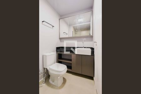 Banheiro de kitnet/studio para alugar com 1 quarto, 22m² em Cerqueira César, São Paulo