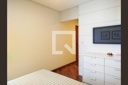 Apartamento à venda com 155m², 3 quartos e 2 vagasSuíte 1