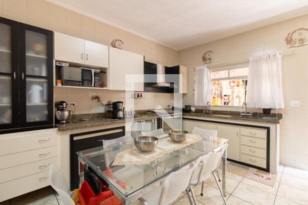 Casa à venda com 249m², 2 quartos e 3 vagas Casa à venda com 249m², 2 quartos e 3 vagasCozinha