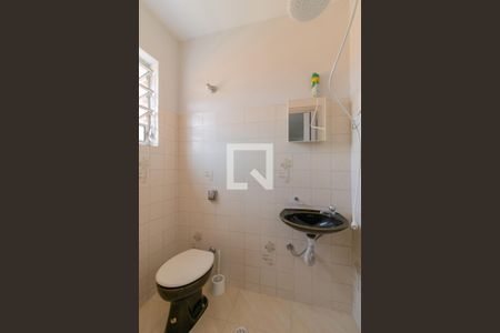 Casa à venda com 249m², 2 quartos e 3 vagas Casa à venda com 249m², 2 quartos e 3 vagasBanheiro da Edicula