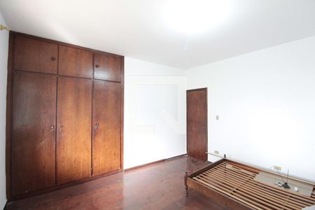 Casa para alugar com 301m², 3 quartos e 2 vagasQuarto