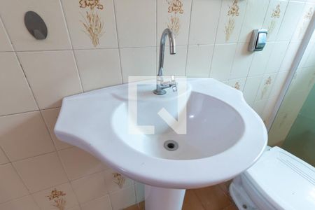 Casa à venda com 210m², 6 quartos e 3 vagasBanheiro 1