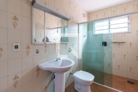 Casa à venda com 210m², 6 quartos e 3 vagasBanheiro 1