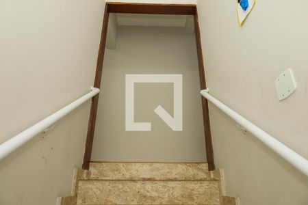 Casa para alugar com 196m², 4 quartos e 2 vagasEscadaria