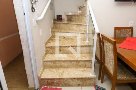 Casa para alugar com 196m², 4 quartos e 2 vagasEscadaria