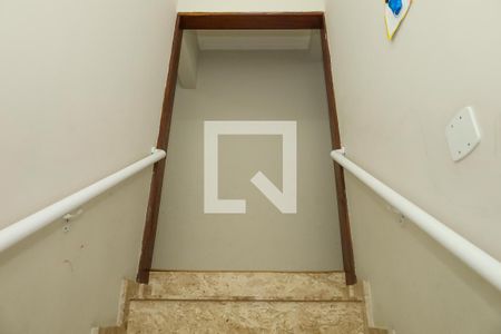 Casa para alugar com 196m², 4 quartos e 2 vagasEscadaria