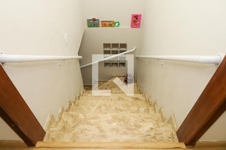 Casa para alugar com 196m², 4 quartos e 2 vagasEscadaria