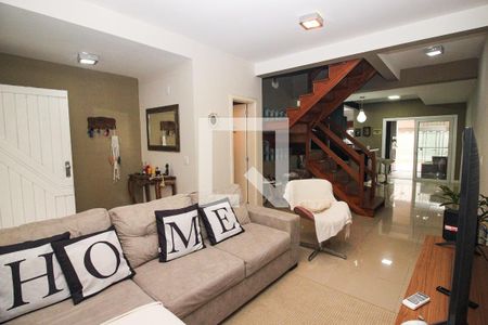 Sala de casa à venda com 3 quartos, 200m² em Guarujá, Porto Alegre