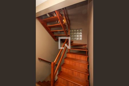 Casa à venda com 200m², 3 quartos e 2 vagasEscada