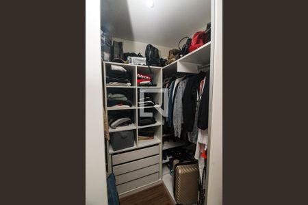 Casa à venda com 200m², 3 quartos e 2 vagasCloset da suíte