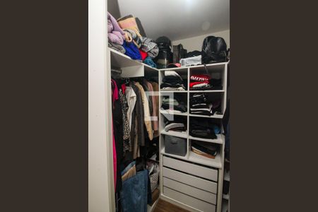 Casa à venda com 200m², 3 quartos e 2 vagasCloset da suíte