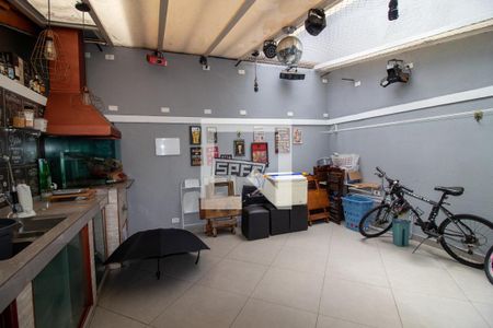 Casa à venda com 220m², 3 quartos e 4 vagas Casa à venda com 220m², 3 quartos e 4 vagasQuintal