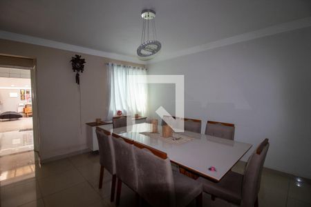 Casa à venda com 220m², 3 quartos e 4 vagas Casa à venda com 220m², 3 quartos e 4 vagasSala de Jantar