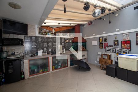 Casa à venda com 220m², 3 quartos e 4 vagas Casa à venda com 220m², 3 quartos e 4 vagasQuintal