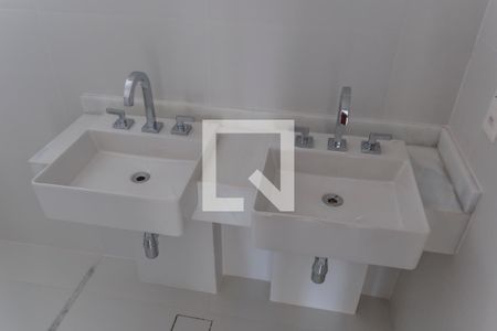 Apartamento à venda com 160m², 3 quartos e 3 vagas Apartamento à venda com 160m², 3 quartos e 3 vagasBanheiro Suíte