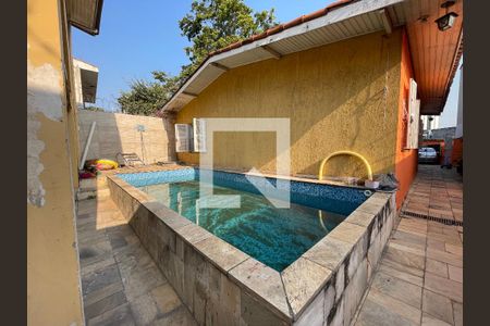 Casa à venda com 300m², 5 quartos e 2 vagas Casa à venda com 300m², 5 quartos e 2 vagasÁrea comum - Piscina