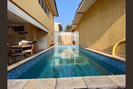 Casa à venda com 300m², 5 quartos e 2 vagas Casa à venda com 300m², 5 quartos e 2 vagasPiscina