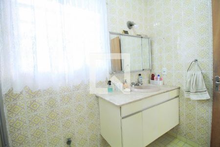 Casa à venda com 220m², 4 quartos e 3 vagasBanheiro