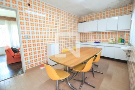 Casa à venda com 220m², 4 quartos e 3 vagasCozinha 