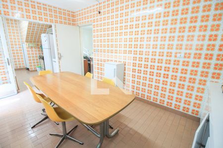 Casa à venda com 220m², 4 quartos e 3 vagasCozinha 