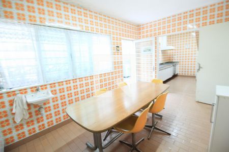 Casa à venda com 220m², 4 quartos e 3 vagasCozinha 