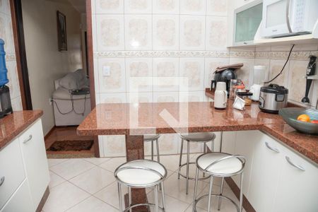 Casa à venda com 310m², 5 quartos e 4 vagasCasa 1 - cozinha