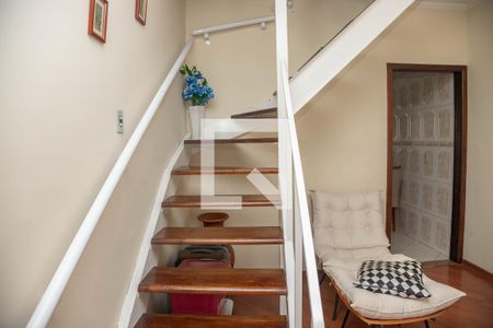 Casa à venda com 310m², 5 quartos e 4 vagasCasa 2 - escada