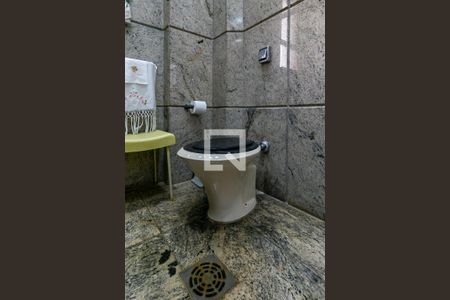 Apartamento à venda com 340m², 4 quartos e 3 vagas Apartamento à venda com 340m², 4 quartos e 3 vagasBanheiro