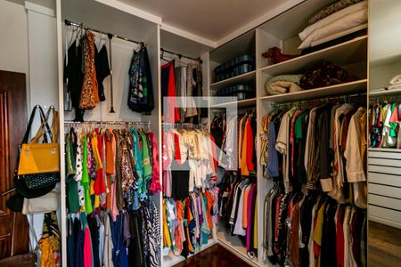 Apartamento à venda com 340m², 4 quartos e 3 vagas Apartamento à venda com 340m², 4 quartos e 3 vagasCloset