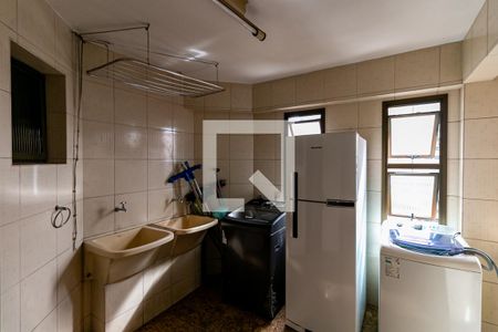 Apartamento à venda com 340m², 4 quartos e 3 vagas Apartamento à venda com 340m², 4 quartos e 3 vagasÁrea de serviço