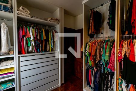 Apartamento à venda com 340m², 4 quartos e 3 vagas Apartamento à venda com 340m², 4 quartos e 3 vagasCloset