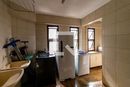 Apartamento à venda com 340m², 4 quartos e 3 vagas Apartamento à venda com 340m², 4 quartos e 3 vagasÁrea de serviço