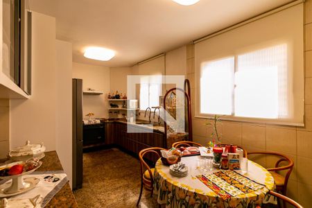 Apartamento à venda com 340m², 4 quartos e 3 vagas Apartamento à venda com 340m², 4 quartos e 3 vagasSala