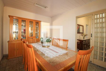 Casa à venda com 374m², 4 quartos e 1 vagaSala 