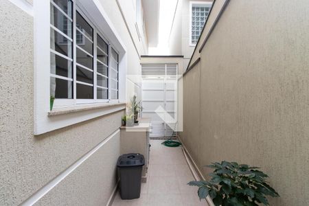 Casa à venda com 110m², 3 quartos e 2 vagasCorredor externo
