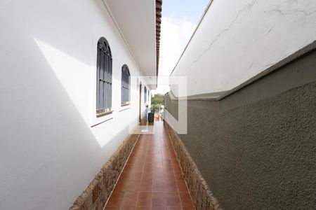 Casa à venda com 430m², 5 quartos e 5 vagasCorredor Lateral
