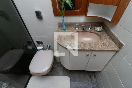 Casa à venda com 430m², 5 quartos e 5 vagasBanheiro da Suíte 2