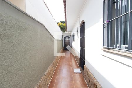 Casa à venda com 430m², 5 quartos e 5 vagasCorredor Lateral