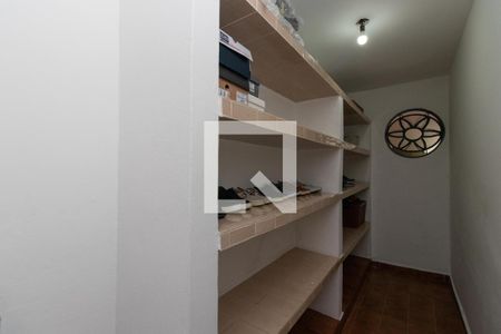 Casa à venda com 430m², 5 quartos e 5 vagasDespensa