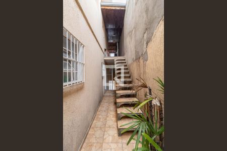 Casa à venda com 190m², 2 quartos e 2 vagasEscada 