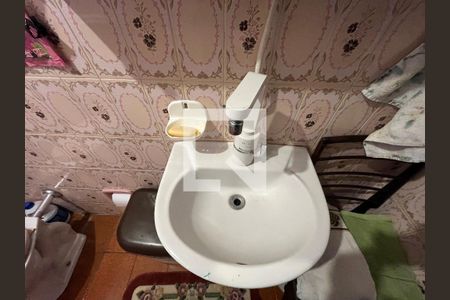 Casa à venda com 175m², 2 quartos e 2 vagasBanheiro 